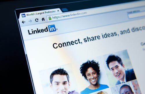 The Ultimate Professional LinkedIn Profile Makeover: Tips, Tricks, and How-To’s for a Profile That Wows! 🚀